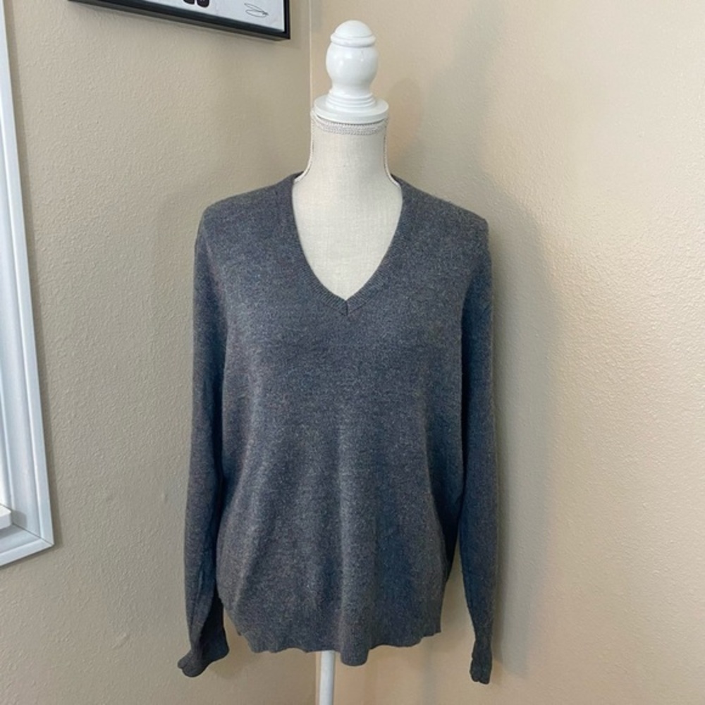 Robert Bruce gray with multi- color threads v-neck sweater, Sz. XL